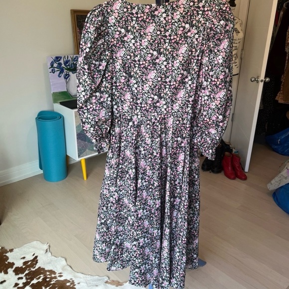 Floral Selkie dress with pockets! - Picture 2 of 6